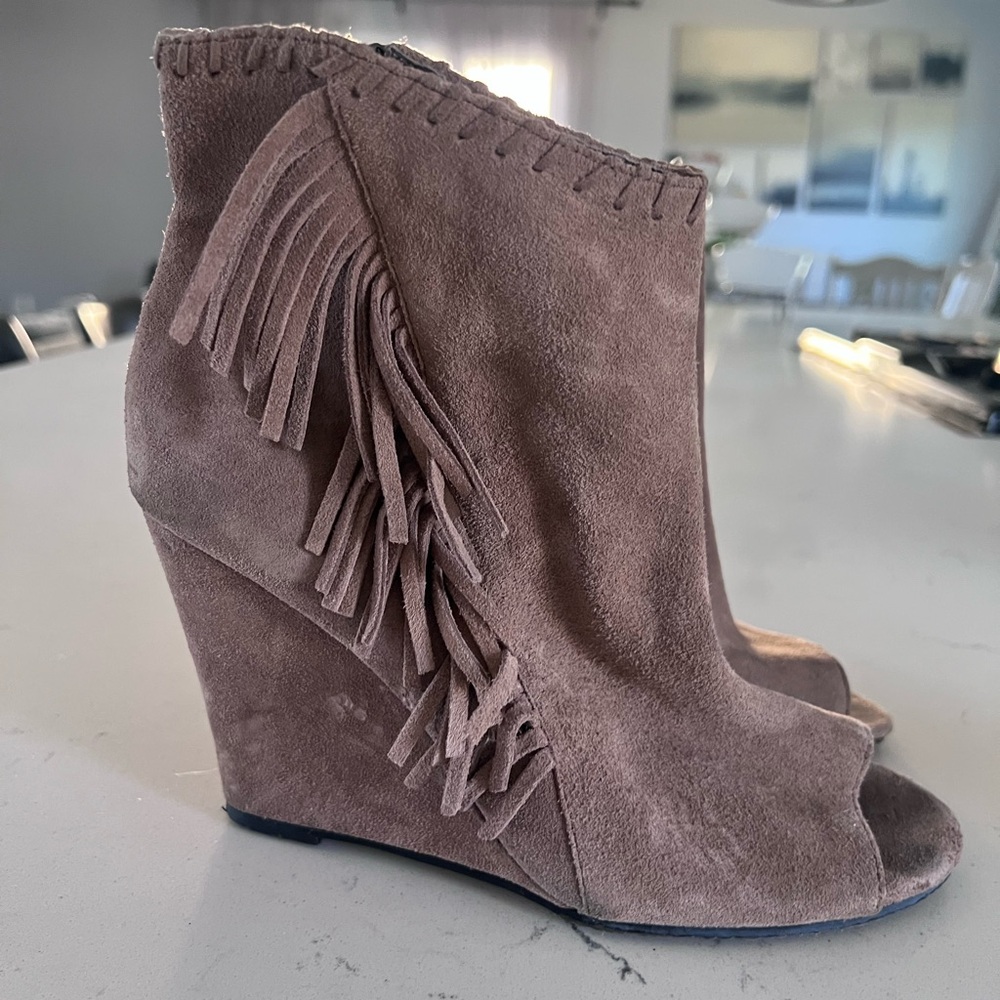 Vince Camuto suede peep toe bootie size 6.5